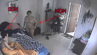 Shameless mom show son big bobs in the morning in his room